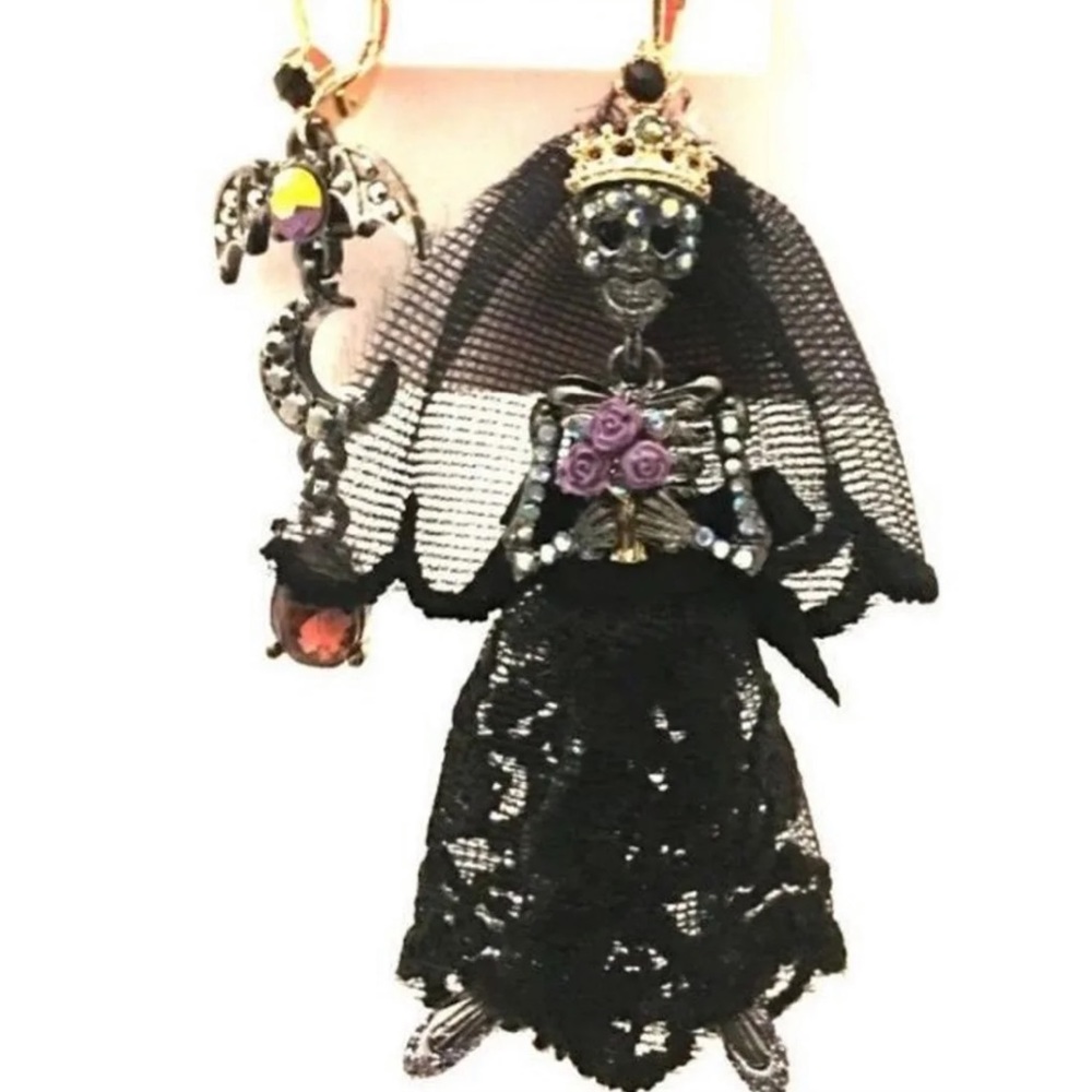 New Betsey Johnson Skeleton Bride Mismatch Earrings - Picture 6 of 12